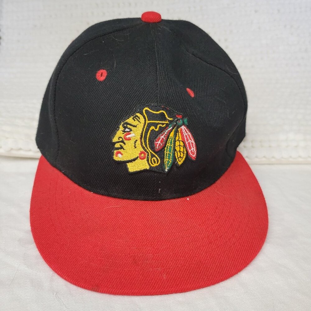 Chicago Blackhawks Baseball Hat Cap Snapback NWT fandom Hockey Team embroidered